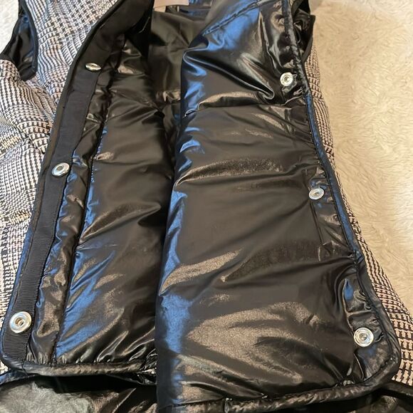 Banana Republic- Down Feather Full Button Black Cream Pattern Vest- Size XS - Picture 4 of 8